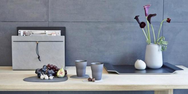 Zeitungsständer und Bücherregal