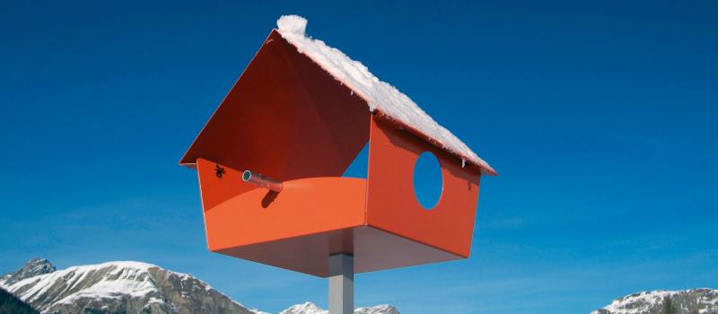 Vogelhaus und Futterspender