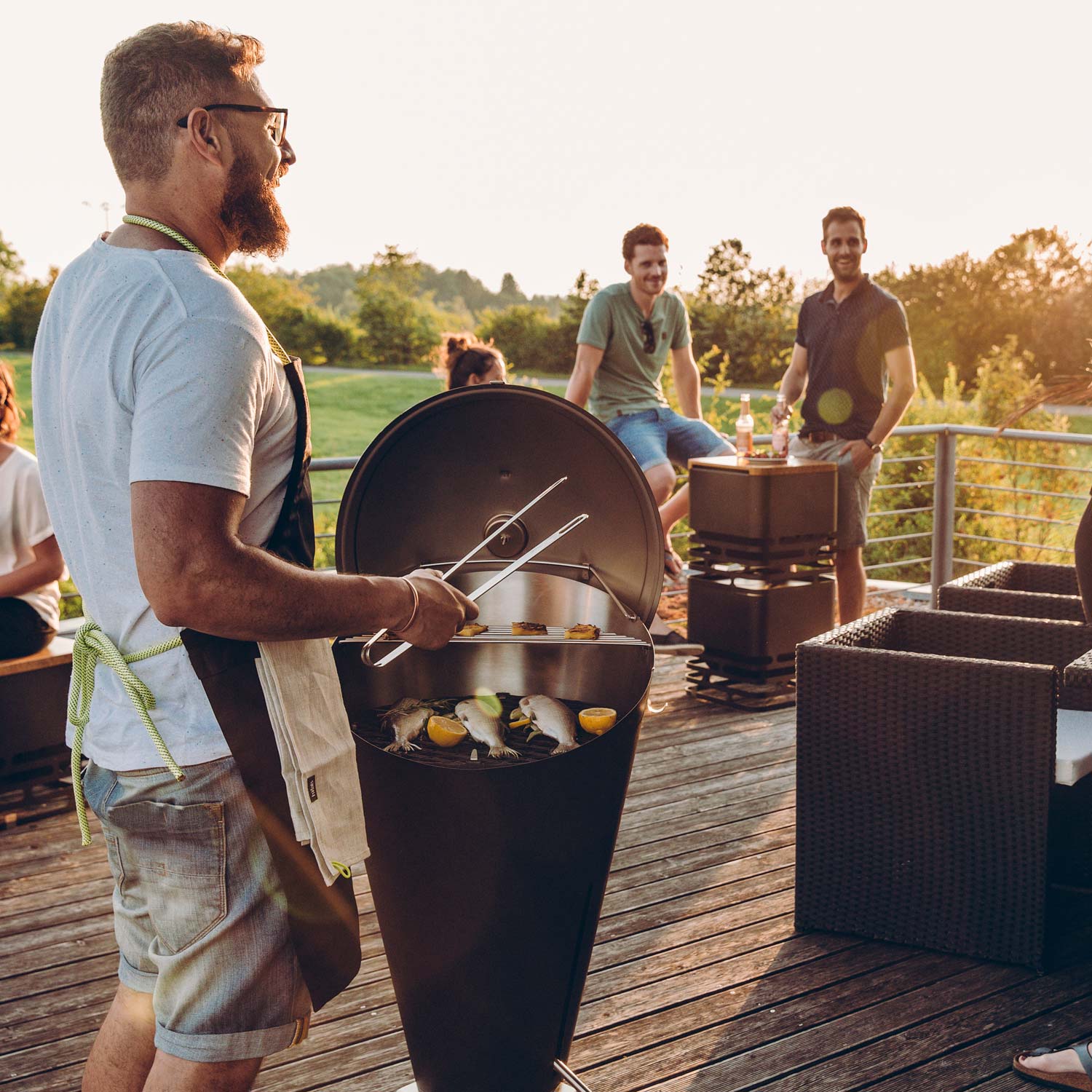 Gas- oder Holzkohlegrill