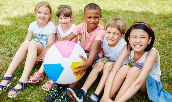 Kindersitzecke im Garten gestalten