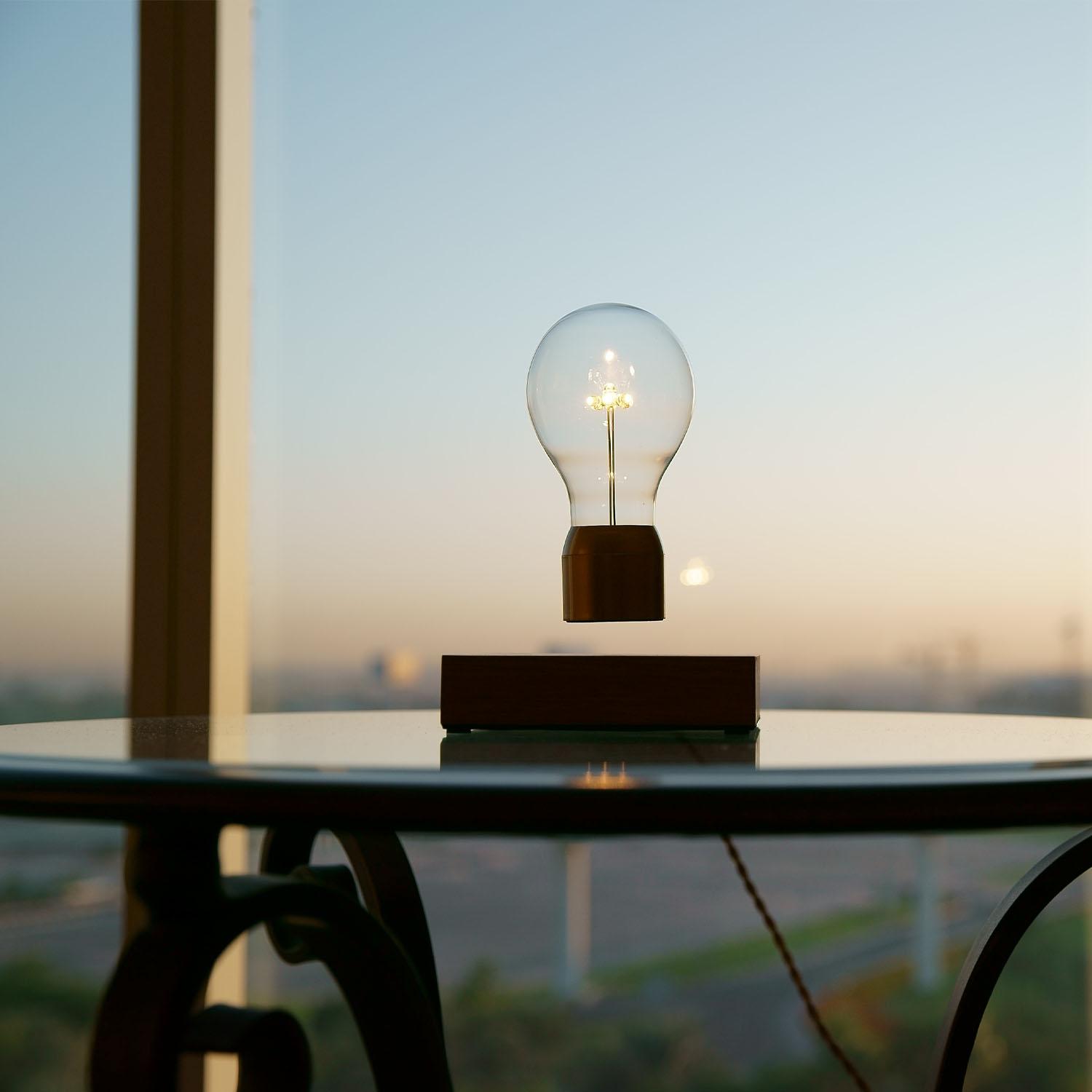 Die schwebende Lampe von Flyte