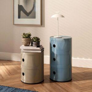 Kartell Componibili Container im Doppelpack. Einmal mit zwei Fächern in trendigem Lehm, einmal in rauchigem Blau. Beides Farben der Interior Trends 2026.